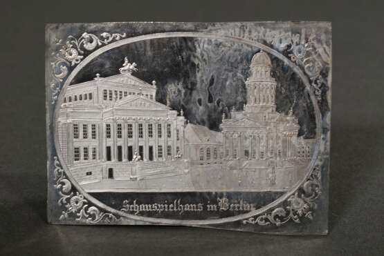 2 Diverse Kainer, Wenzel (tätig 1850-1865 in Hbg.) Zinn-Abgüsse v. geschliffenen Glasplatten: "Schauspielhaus Berlin" und "Theater Wiesbaden", 9x7cm, Provenienz: aus der Familiennachfolge von W. Kainer - Foto 2