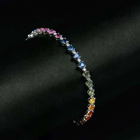'Rainbow' Armband mit farbigen Saphiren im Herzschliff. - фото 2