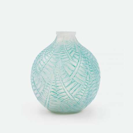 René Lalique (Ay/Marne 1860 - Paris 1945). Vase 'Espalion' auch genannt 'Fougères'. - фото 1