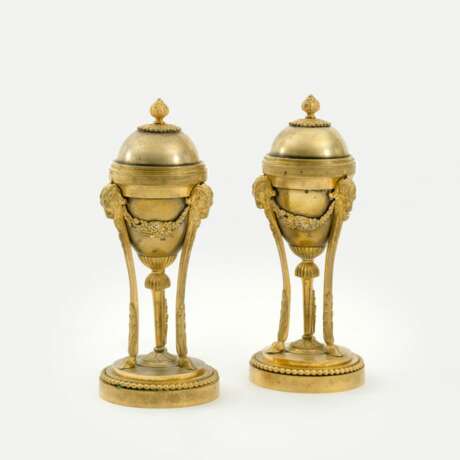 Paar urnenförmiger Napoléon III Leuchter. - photo 2