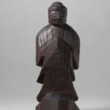 A CARVED WOOD SCULPTURE OF A STANDING NYORAI (BUDDHA) - Foto 1