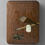 A CERAMIC SMALL BOX (TOBAKO) AND LACQUERED WOOD LID - Foto 1