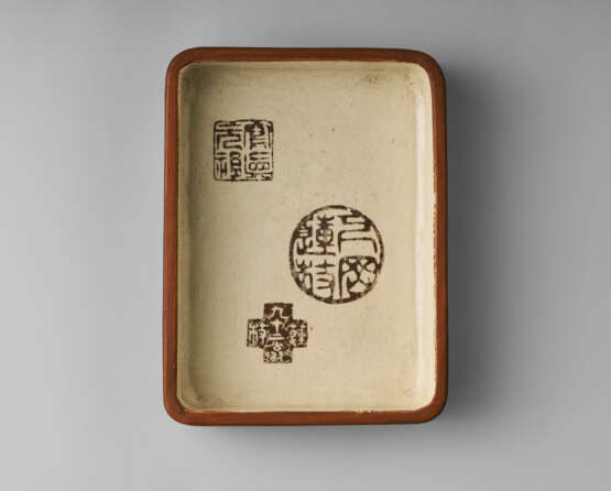 A CERAMIC SMALL BOX (TOBAKO) AND LACQUERED WOOD LID - Foto 2