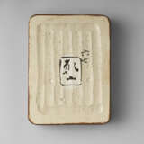 A CERAMIC SMALL BOX (TOBAKO) AND LACQUERED WOOD LID - Foto 3