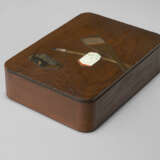 A CERAMIC SMALL BOX (TOBAKO) AND LACQUERED WOOD LID - фото 4