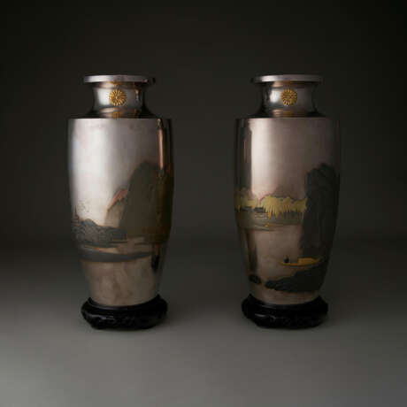 A PAIR OF SILVER PRESENTATION VASES - photo 7