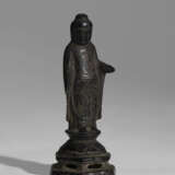 A GILT-BRONZE SCULPTURE OF A STANDING BUDDHA - фото 4