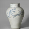 A BLUE AND WHITE PORCELAIN JAR WITH BUTTERFLY - Prix ​​des enchères