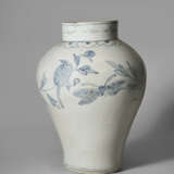 A BLUE AND WHITE PORCELAIN JAR WITH BUTTERFLY - фото 1