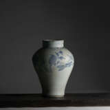 A BLUE AND WHITE PORCELAIN JAR WITH BUTTERFLY - фото 6