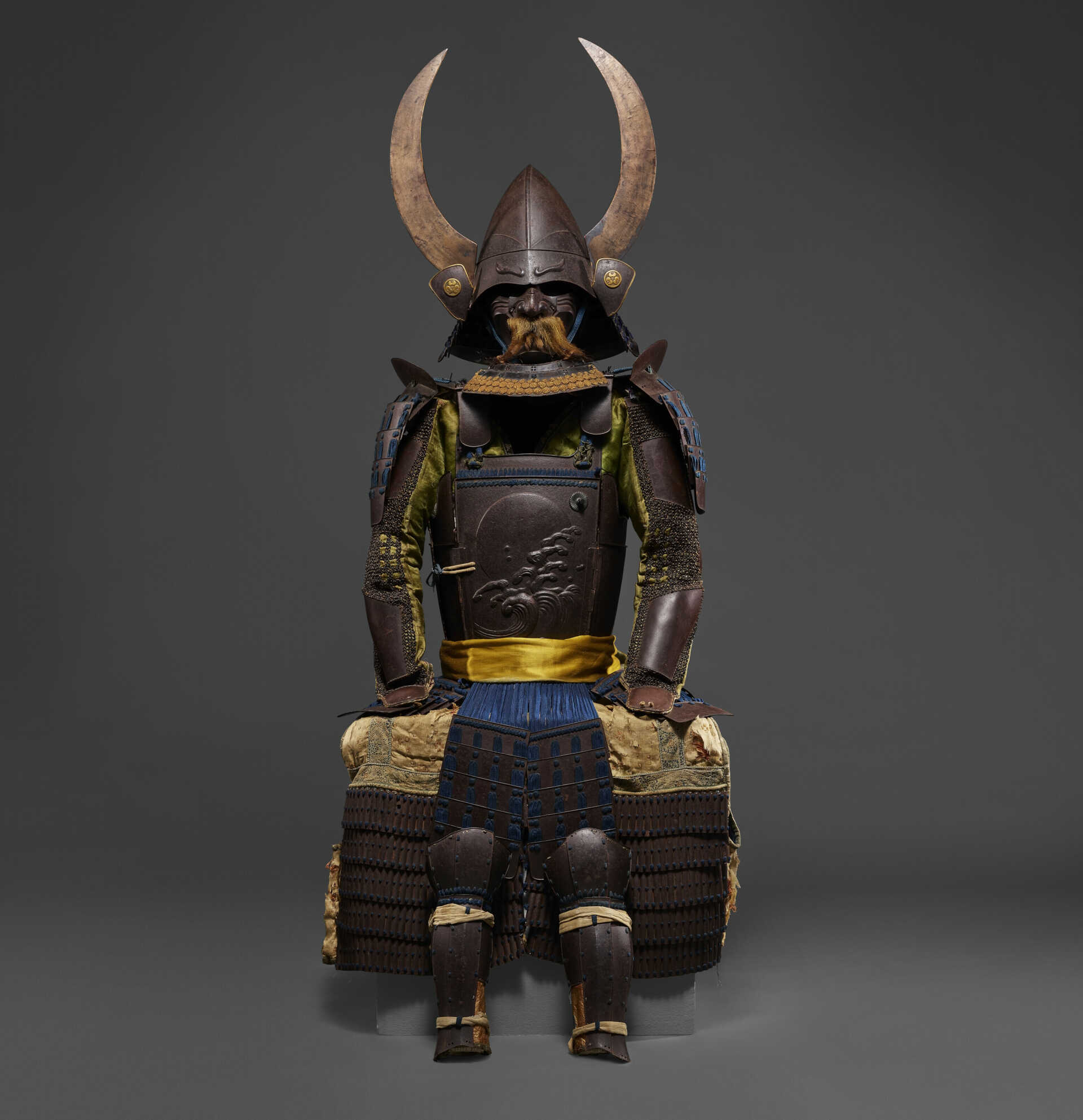 AN IRON UCHIDASHI GOMAIDO-GUSOKU (ARMOR)