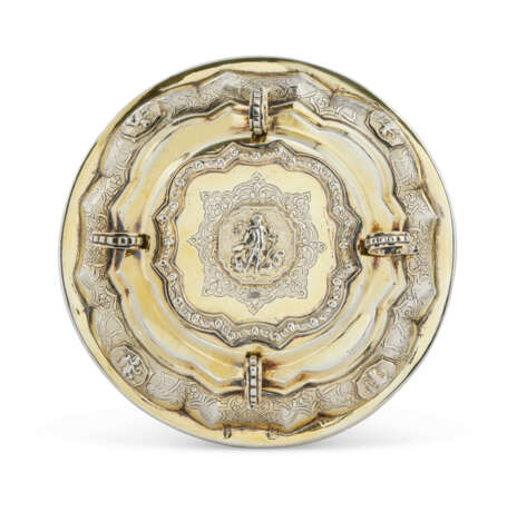 A GERMAN SILVER-GILT ECUELLE AND COVER - фото 2