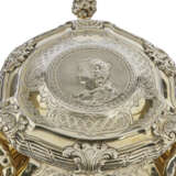 A FRENCH SILVER-GILT LARGE TABLE BOX - Foto 3
