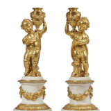 A PAIR OF RESTAURATION ORMOLU AND WHITE MARBLE CANDLESTICKS - фото 1