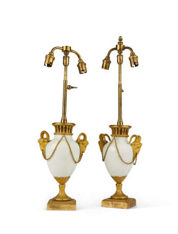 A PAIR OF LOUIS XVI ORMOLU-MOUNTED AND LOCRE PORCELAIN VASES - фото 1