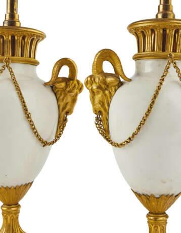 A PAIR OF LOUIS XVI ORMOLU-MOUNTED AND LOCRE PORCELAIN VASES - фото 3