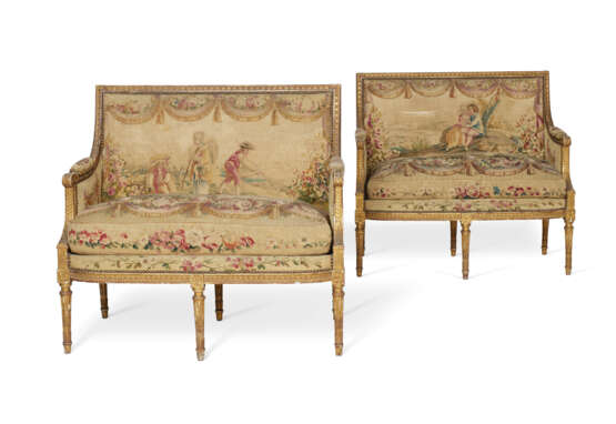 A PAIR OF FRENCH GILTWOOD AND AUBUSSON TAPESTRY CANAPES - фото 2