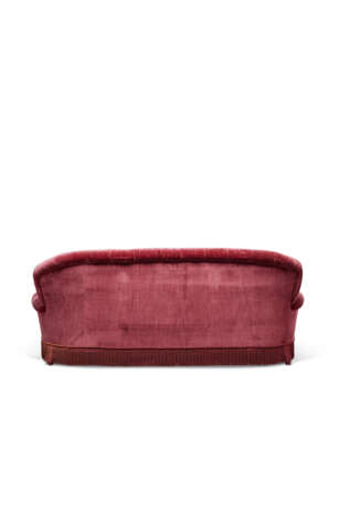 A CRIMSON VELVET UPHOLSTERED THREE-SEATER SOFA - photo 4