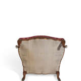 A FRENCH BEECHWOOD FAUTEUIL - Foto 5