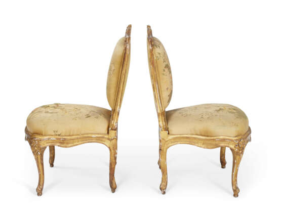 A SET OF FOUR LOUIS XV GILTWOOD SIDE-CHAIRS - Foto 4