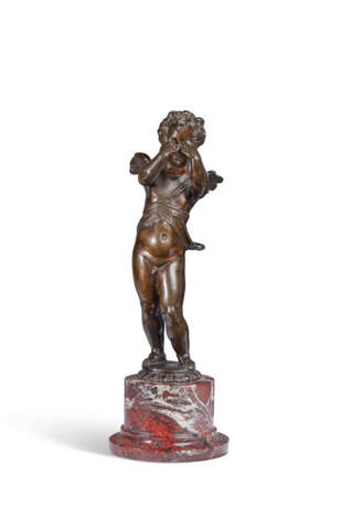 A BRONZE FIGURE OF A CRYING PUTTO - Foto 1