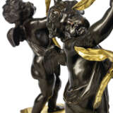 A PAIR OF NAPOLEON III ORMOLU AND PATINATED BRONZE TWO-LIGHT CANDELABRA - Foto 3