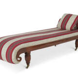 A REGENCY PARCEL-GILT AND MAHOGANY DAYBED - Foto 2