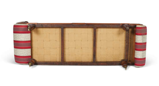 A REGENCY PARCEL-GILT AND MAHOGANY DAYBED - Foto 4