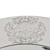 A SET OF EIGHT GEORGE I SILVER DINNER PLATES - Foto 2