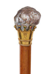 A JEWELED GOLD-MOUNTED WALKING STICK SET WITH A LARGE BAROQUE PEARL