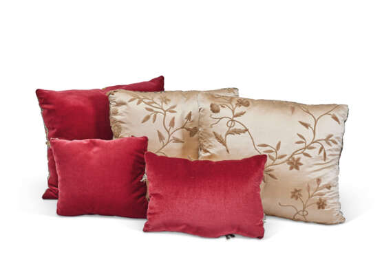 A SET OF FIVE FRENCH SILK, POLYCHROME AND METALLIC EMBROIDERED CUSHIONS - photo 2