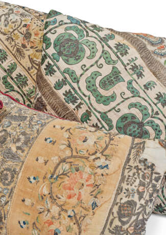 A SET OF FIVE FRENCH SILK, POLYCHROME AND METALLIC EMBROIDERED CUSHIONS - photo 4