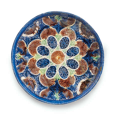 A FRENCH POST-PALISSY EARTHENWARE SHALLOW BOWL - фото 1