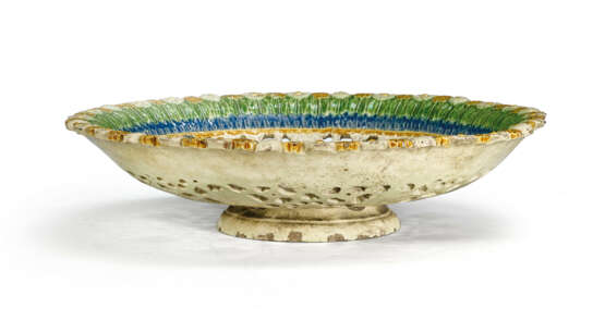 TWO FRENCH POST-PALISSY EARTHENWARE PIERCED FOOTED DISHES - photo 3