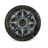 A CIRCULAR LIMOGES ENAMEL CHARGER DEPICTING THE PUNISHMENT OF NIOBE BY DIANA AND APOLLO - Foto 2