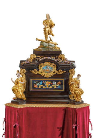 A MONUMENTAL ORMOLU-MOUNTED HARDSTONE CABINET ON STAND - фото 3