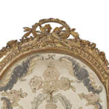 A PAIR OF LATE LOUIS XV GILT WALNUT AND WHITE-PAINTED FAUTEUILS - Foto 6