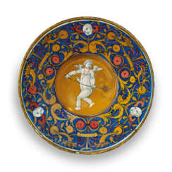 A GUBBIO MAIOLICA GOLD AND RUBY LUSTRED DISH