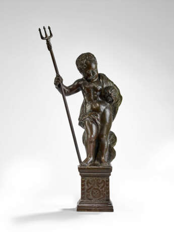 A BRONZE FIGURE OF A PUTTO, POSSIBLY FOR A TABLE FOUNTAIN - фото 2