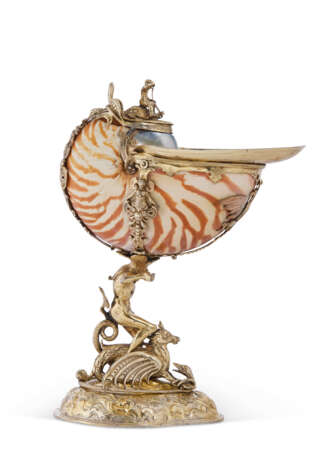 A GERMAN SILVER-GILT MOUNTED NAUTILUS CUP - фото 3