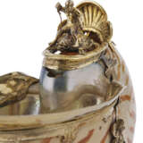 A GERMAN SILVER-GILT MOUNTED NAUTILUS CUP - Foto 4