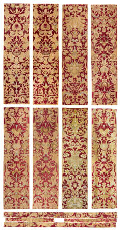 A GROUP OF TWELVE ITALIAN SILK-EMBROIDERED AND CUT VELVET PANELS - Foto 1