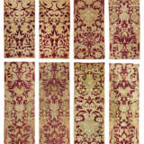 A GROUP OF TWELVE ITALIAN SILK-EMBROIDERED AND CUT VELVET PANELS - Foto 1