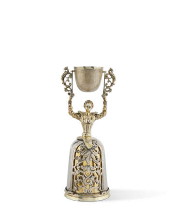 AN AUSTRIAN PARCEL-GILT SILVER WAGER CUP - фото 1