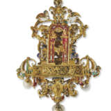 A CONTINENTAL JEWELED AND ENAMELED GOLD PENDANT OF JUDITH AND HOLOFERNES - фото 2