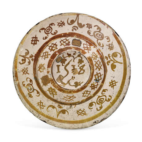 A GUBBIO MAIOLICA DATED RUBY AND GOLD LUSTRED DISH - фото 2