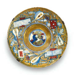 A GUBBIO MAIOLICA DATED GOLD AND RUBY LUSTRED TONDINO