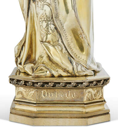 TWO SPANISH JEWELLED SILVER-GILT FIGURES OF MARY MAGDALENE AND SAINT CATHERINE - photo 3