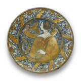 A DERUTA MAIOLICA DATED GOLD-LUSTRED ‘BELLA DONNA’ CHARGER - photo 1