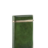 A CONTINENTAL GOLD-MOUNTED NEPHRITE CARD HOLDER - фото 1
